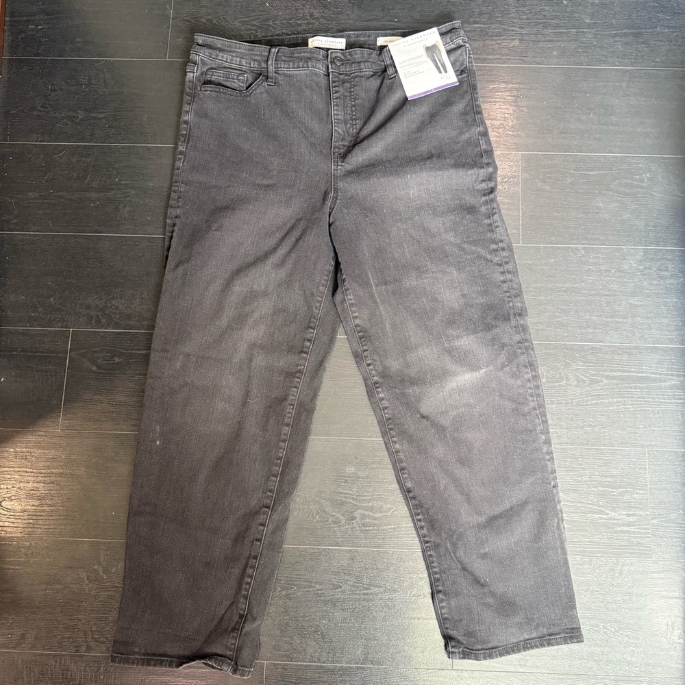 Women’s Slim Straight Jeans